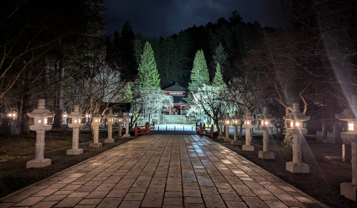 cimetière koyasan de nuit